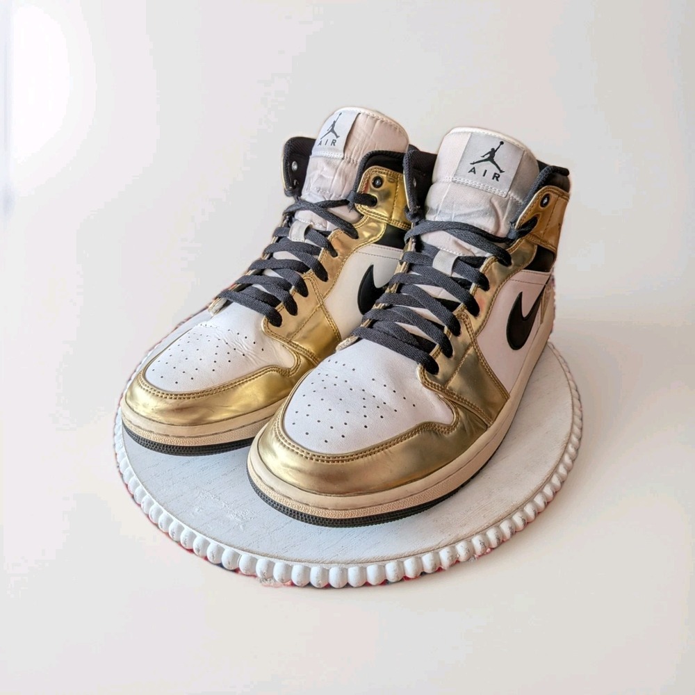 Size 12 -‎ Jordan 1 Mid SE Metallic Gold 2020